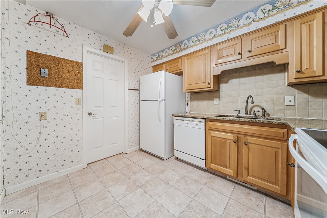 19692 Lorain Road Cleveland, OH 44126 - Photo 7 of 22 Eat-in dining