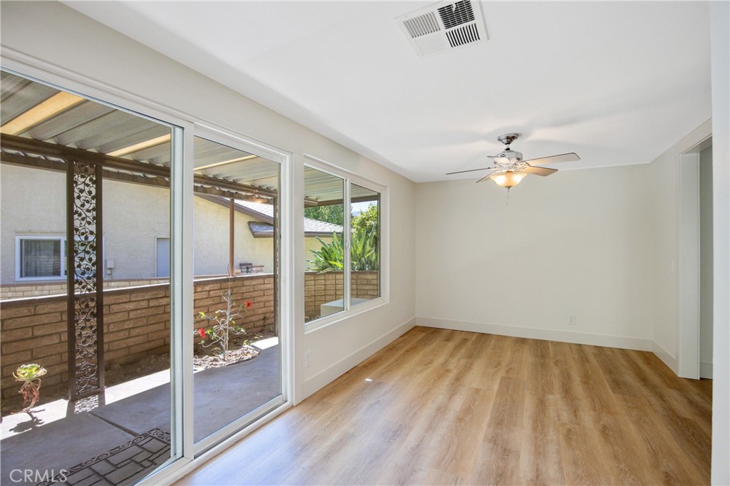 26574 Cardwick Court Newhall, CA 91321 - Photo 13 of 43 Kitchen-Dining area
