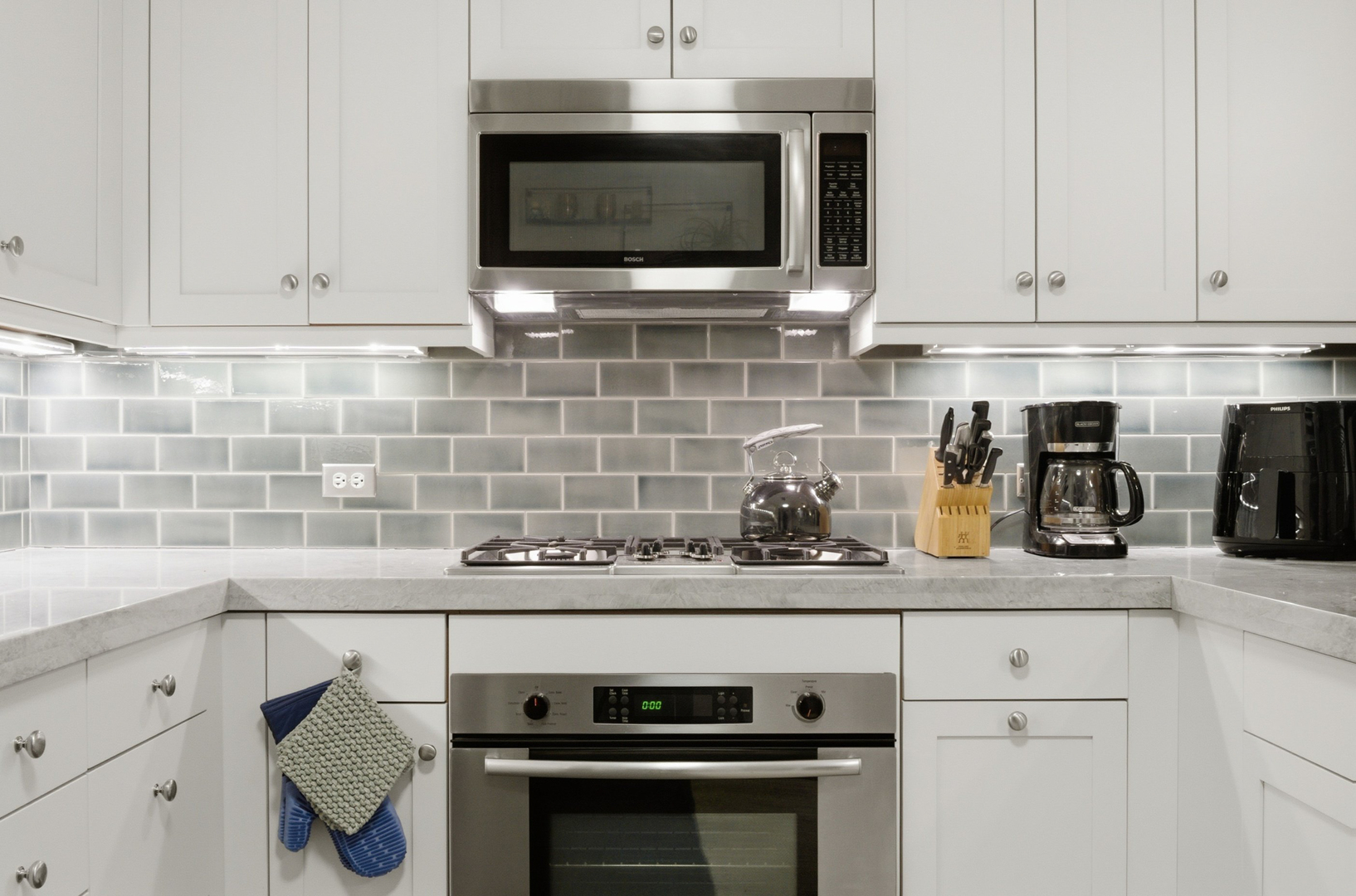 60 East Monroe Street, Unit 5304 Chicago, IL 60603 - Photo 11 of 55 a kitchen with appliances cabinets and a counter top space