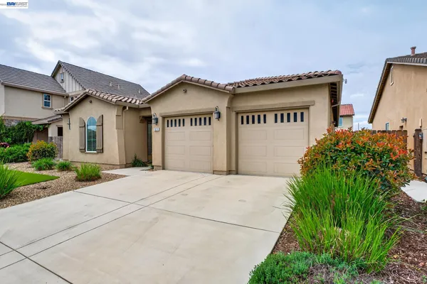 $689,000 | 1973 Carogold Lane, Manteca, CA 95337