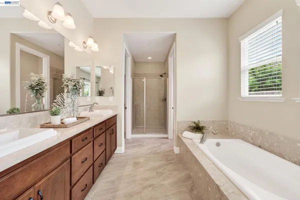 $689,000 | 1973 Carogold Lane, Manteca, CA 95337