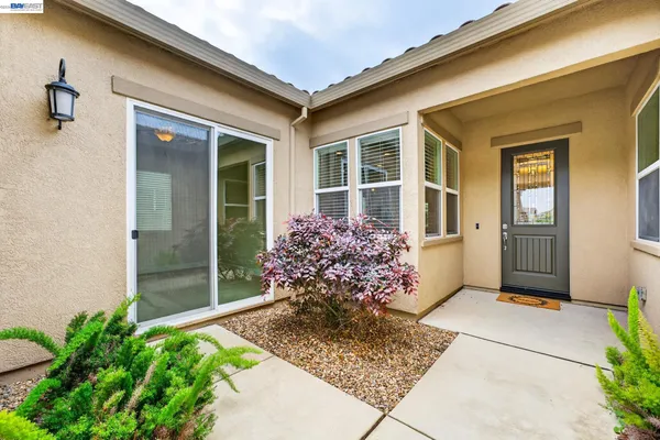 $689,000 | 1973 Carogold Lane, Manteca, CA 95337