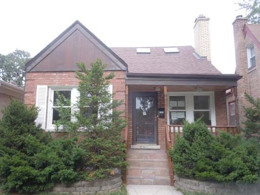 5303 North Rutherford Avenue Chicago, IL 60656 - Photo 1 of 16 a front view of a house with garden