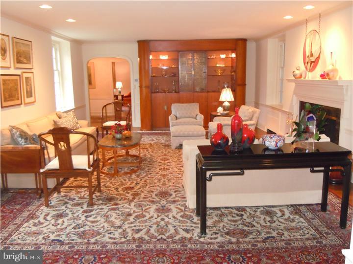 925 Muirfield Road Bryn Mawr, PA 19010 - Photo 5 of 20 Living Room