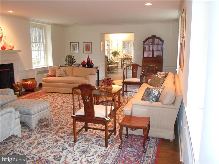 925 Muirfield Road Bryn Mawr, PA 19010 - Photo 6 of 20 Living Room