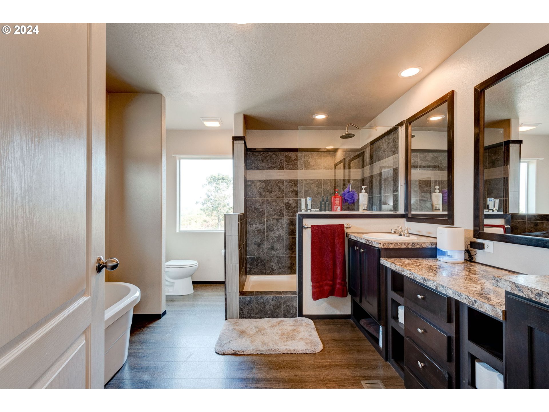 14115 South Ridge Oak Lane Molalla, OR 97038 - Photo 17 of 43 Owner's Suite Bathroom
