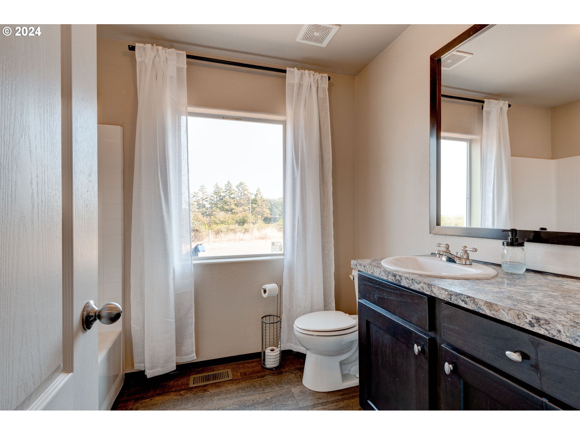 14115 South Ridge Oak Lane Molalla, OR 97038 - Photo 21 of 43 Bathroom