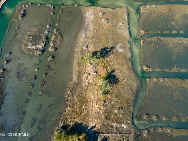 $248,900 | 661 Oak Hammock Drive, Harkers Island, NC 28531