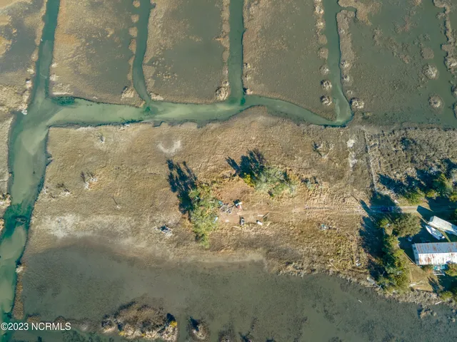 $248,900 | 661 Oak Hammock Drive, Harkers Island, NC 28531