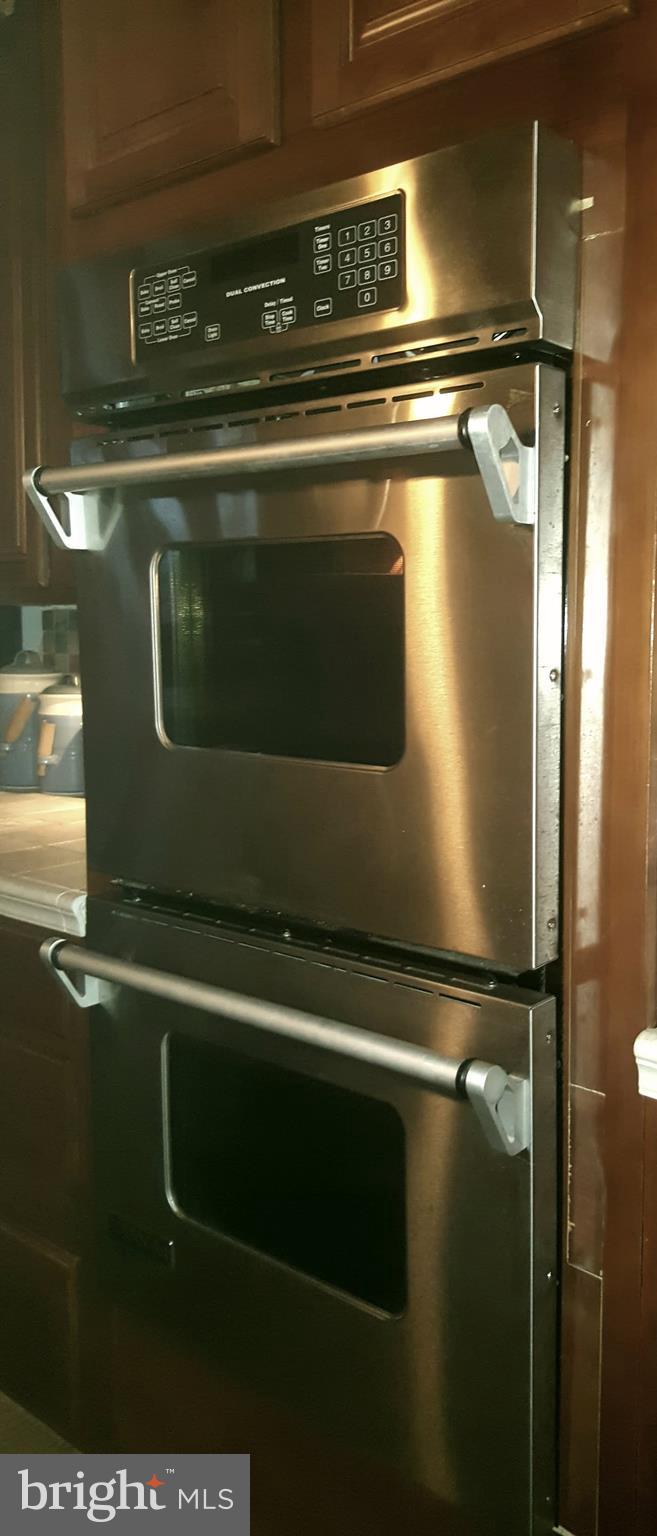 894 Fulton Road Hedgesville, WV 25427 - Photo 15 of 28 Double ovens!!!