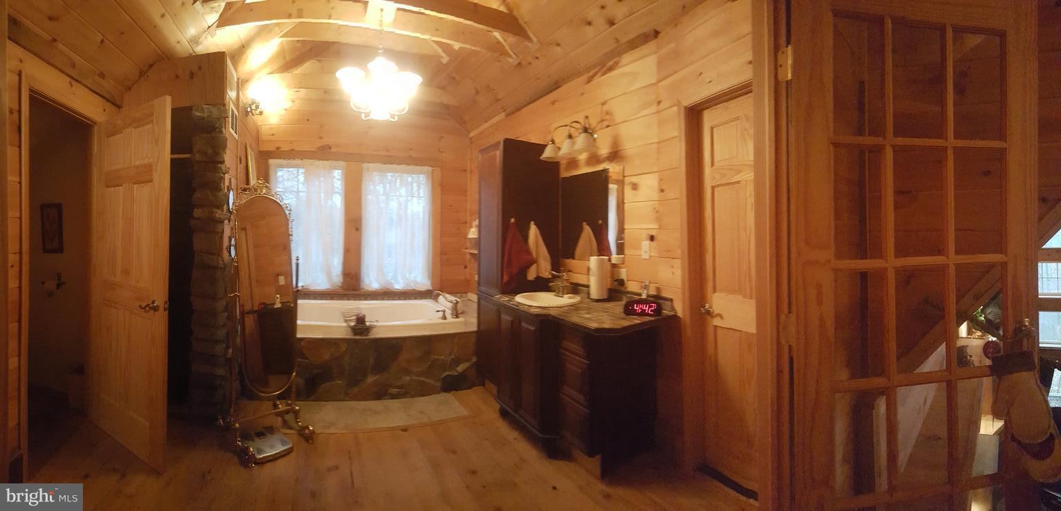 894 Fulton Road Hedgesville, WV 25427 - Photo 19 of 28 large soaking tub