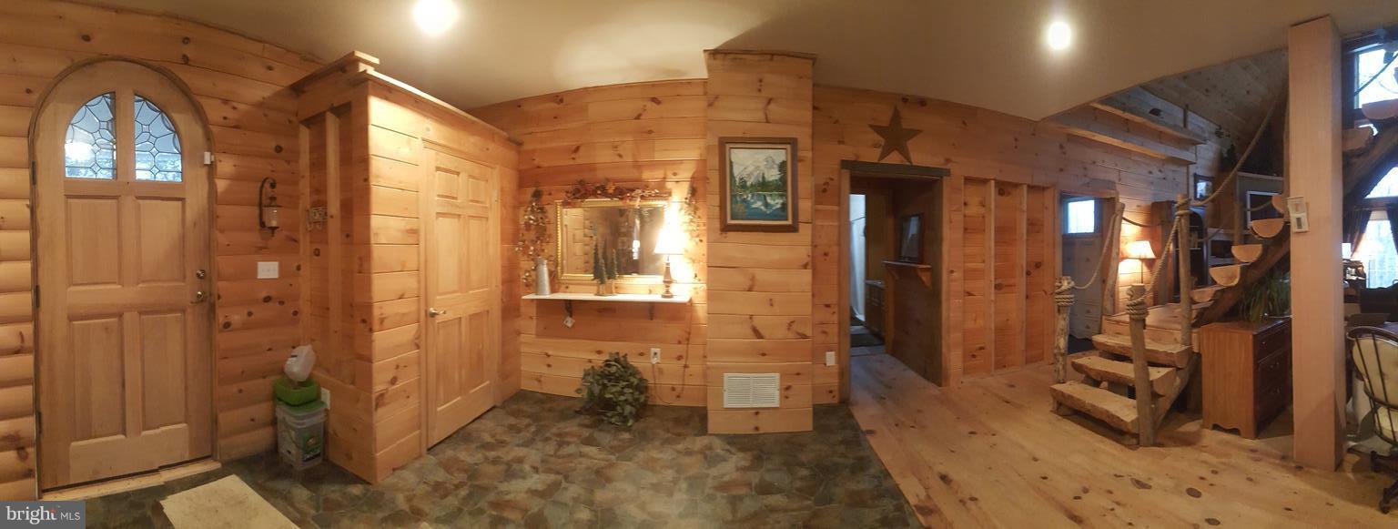 894 Fulton Road Hedgesville, WV 25427 - Photo 5 of 28 Extra large foyer