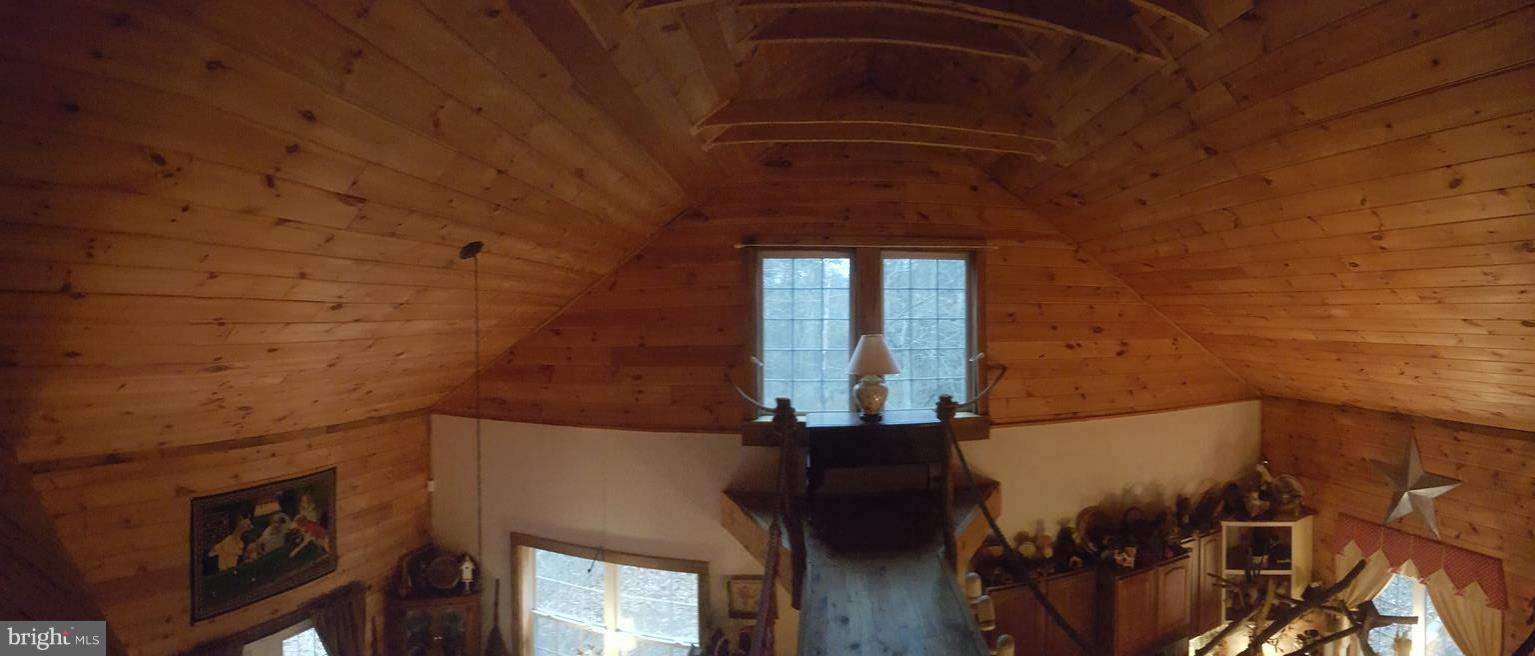 894 Fulton Road Hedgesville, WV 25427 - Photo 8 of 28 catwalk to sitting area