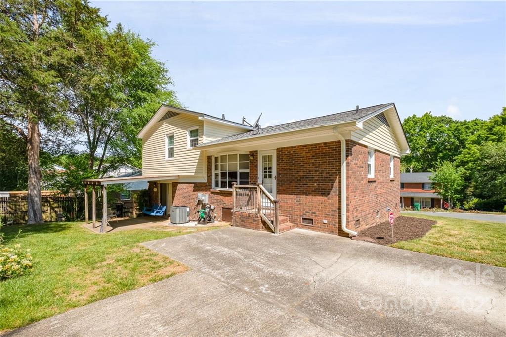 6740 Cedar Springs Road Charlotte, NC 28212 - Photo 6 of 31 Gallery Image 6