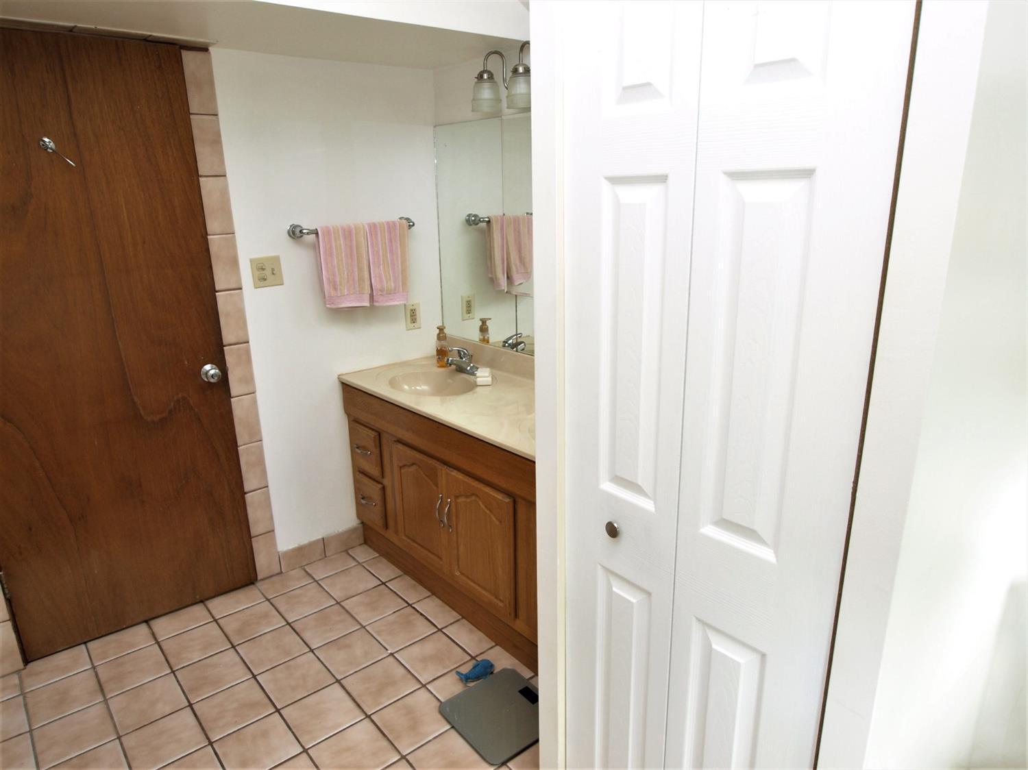 498 Fleming Road Cincinnati, OH 45231 - Photo 21 of 39 Gallery Image 21