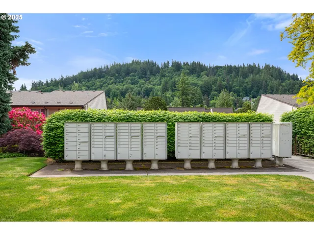 a view of a tennis court