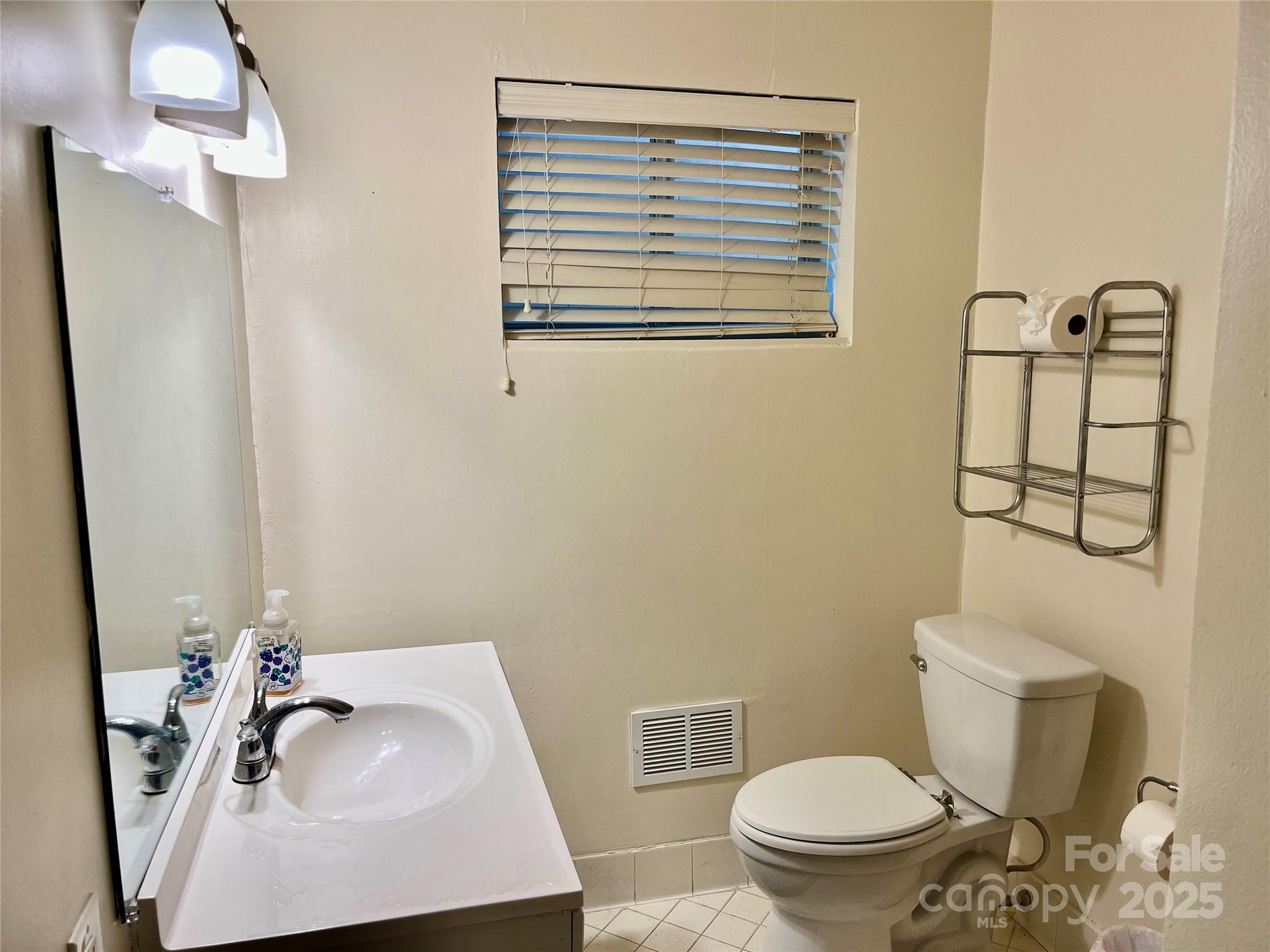 3010 Crosby Road, Unit 122 Charlotte, NC 28211 - Photo 31 of 38 a bathroom with a sink toilet and shower