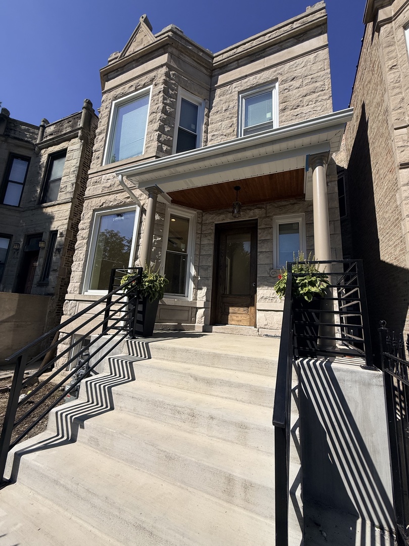 1334 North Ridgeway Avenue, Unit 1 Chicago, IL 60651 - Photo 2 of 9 Gallery Image 2