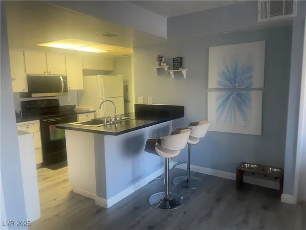 $179,000 | 4361 Sanderling Circle, Unit 33, Las Vegas, NV 89103