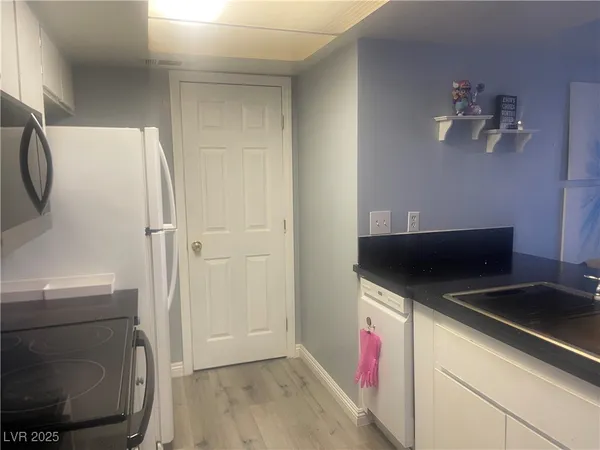 $179,000 | 4361 Sanderling Circle, Unit 33, Las Vegas, NV 89103