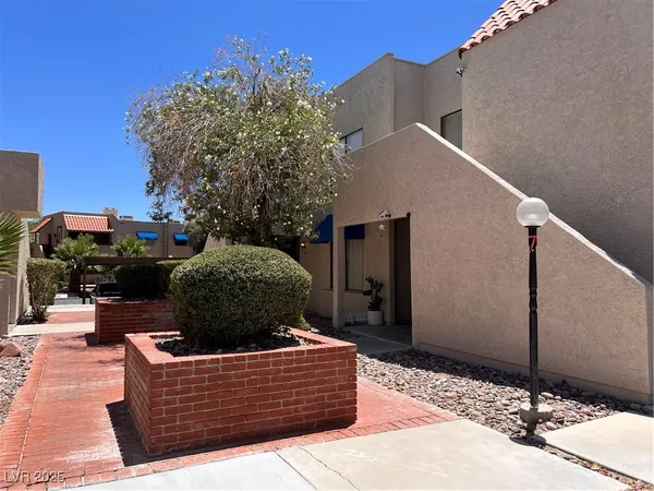 $179,000 | 4361 Sanderling Circle, Unit 33, Las Vegas, NV 89103