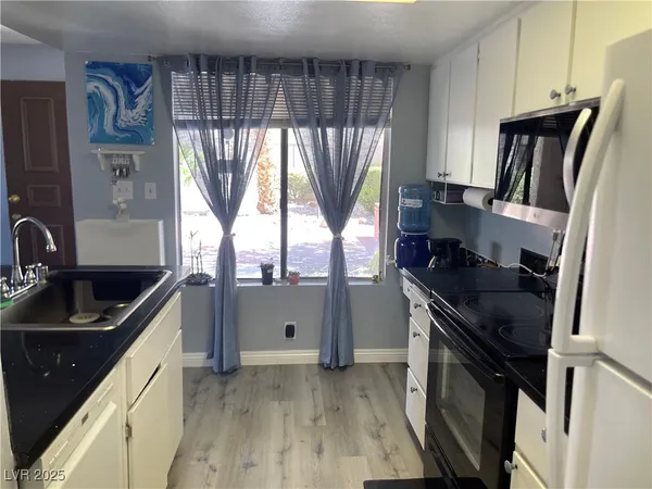 $179,000 | 4361 Sanderling Circle, Unit 33, Las Vegas, NV 89103