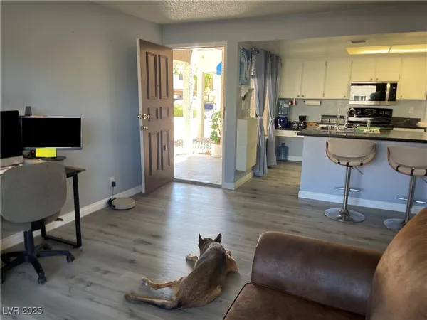$179,000 | 4361 Sanderling Circle, Unit 33, Las Vegas, NV 89103