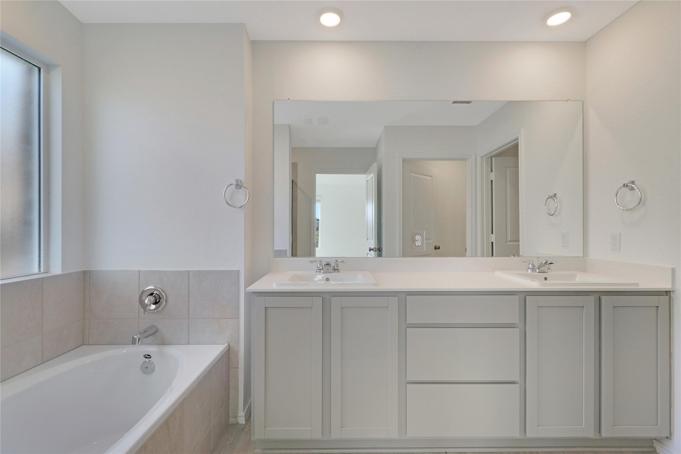 2524 Four Waters Loop Georgetown, TX 78628 - Photo 19 of 36 a bathroom with a bathtub and a sink