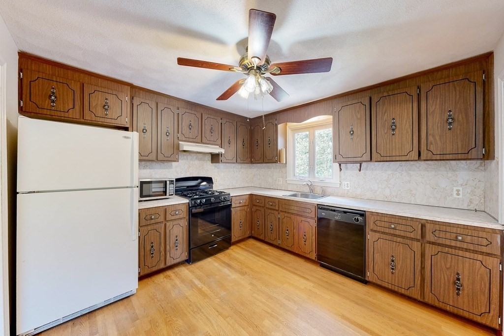 7 Spring Valley Road Medfield, MA 02052 - Photo 10 of 42 Gallery Image 10