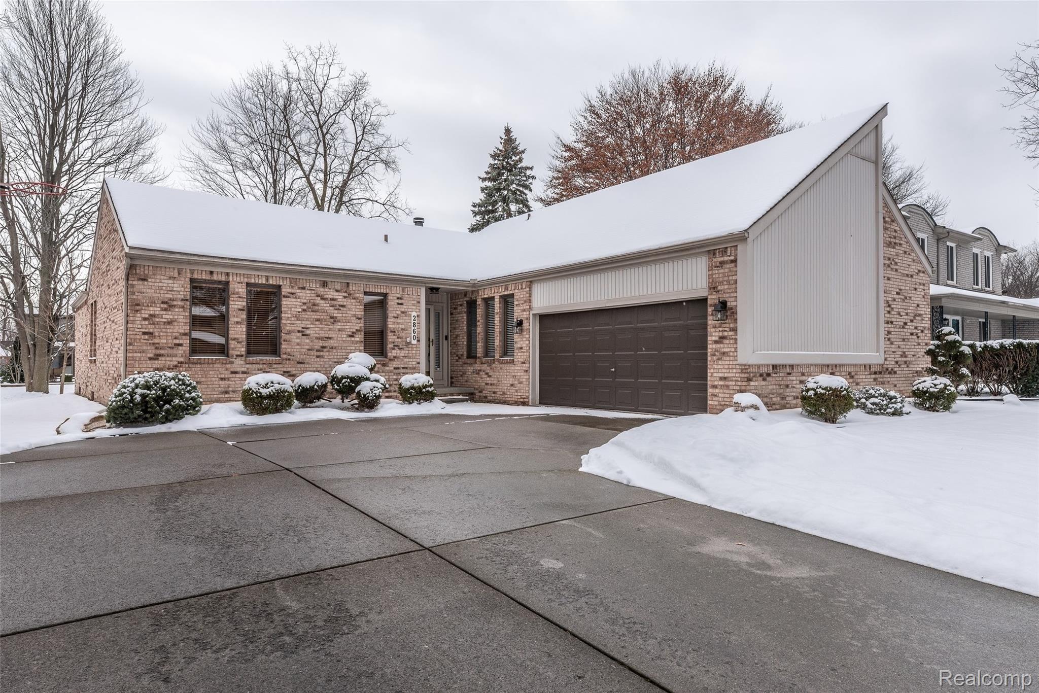 2860 Ranieri Drive Troy, MI 48085 - Photo 1 of 58 DSC_5924.jpg