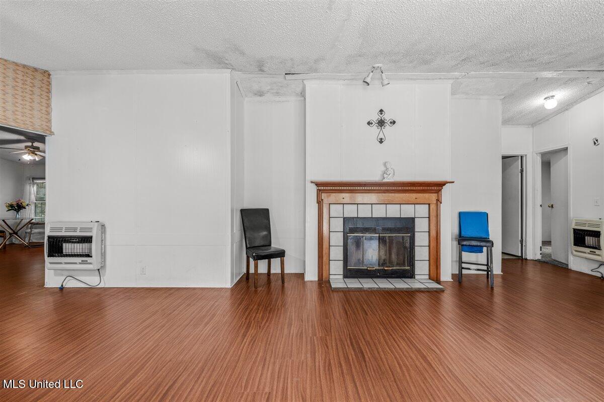 5631 Smith Grove Road Holly Springs, MS 38635 - Photo 11 of 37 11-Living Room