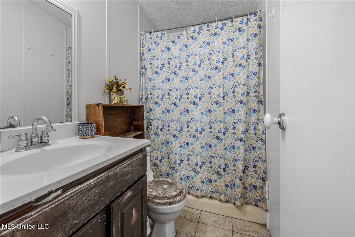 5631 Smith Grove Road Holly Springs, MS 38635 - Photo 17 of 37 17-Main Bath