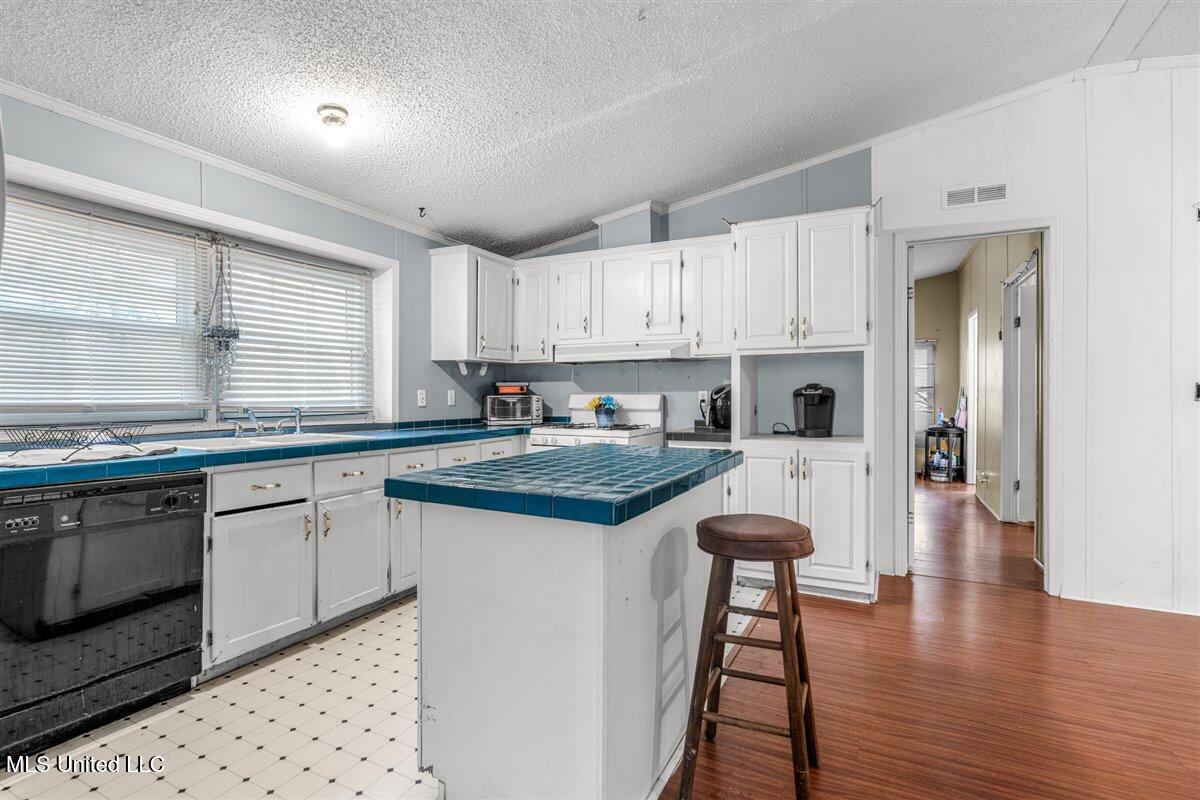 5631 Smith Grove Road Holly Springs, MS 38635 - Photo 21 of 37 21-Kitchen