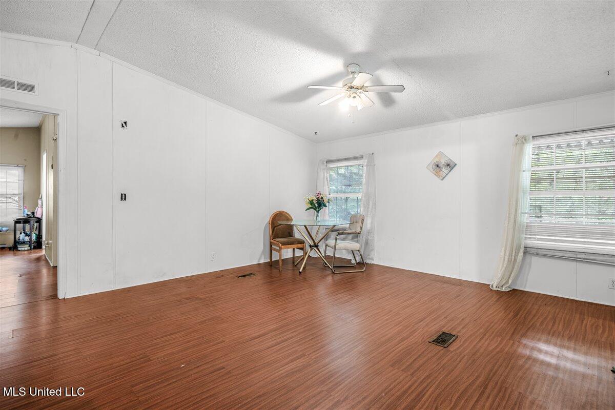 5631 Smith Grove Road Holly Springs, MS 38635 - Photo 23 of 37 23-Dining area