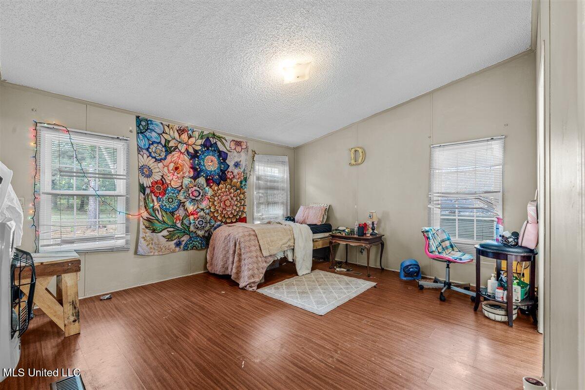 5631 Smith Grove Road Holly Springs, MS 38635 - Photo 27 of 37 27-Primary bedroom