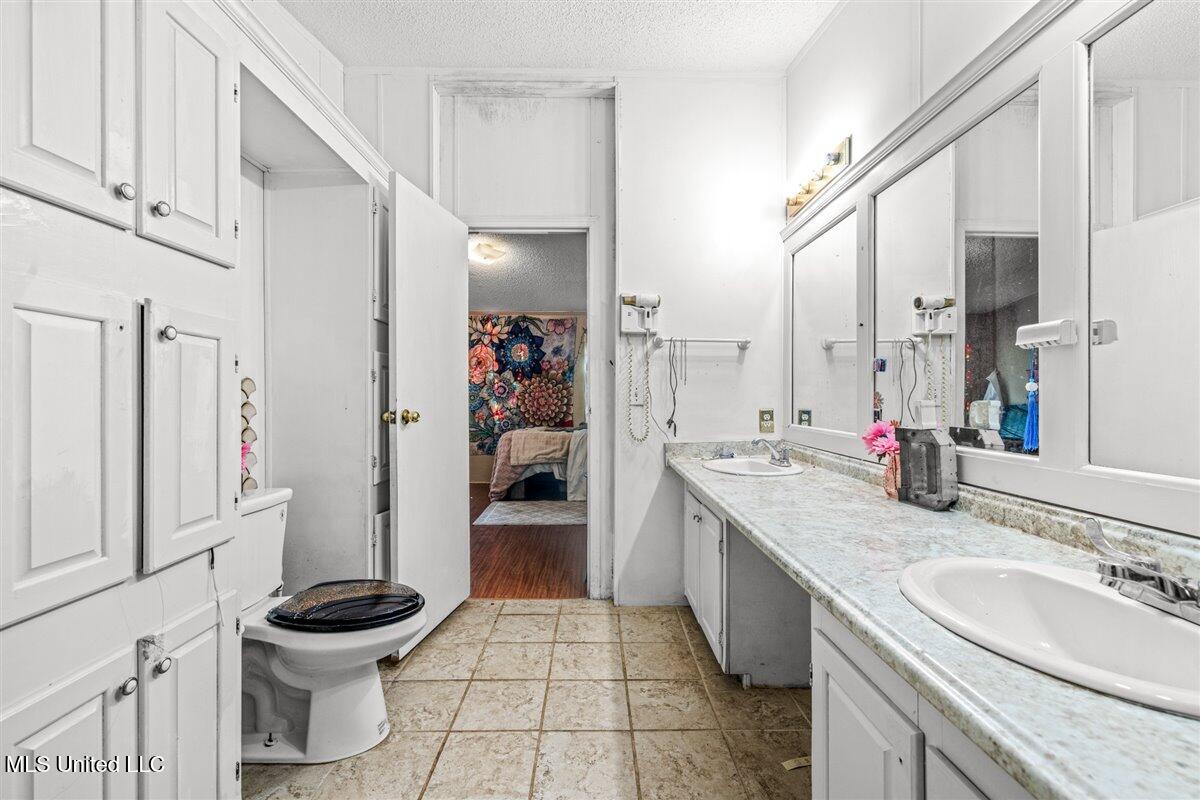 5631 Smith Grove Road Holly Springs, MS 38635 - Photo 30 of 37 30-Primary Bath