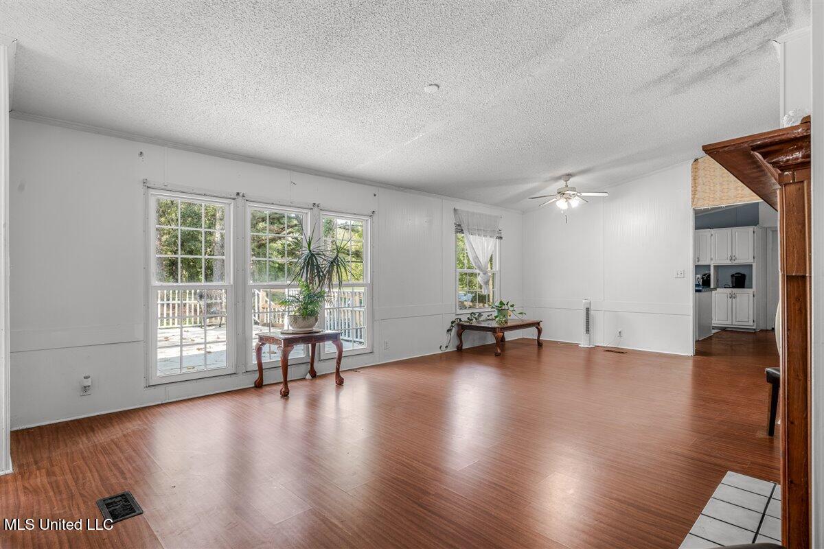 5631 Smith Grove Road Holly Springs, MS 38635 - Photo 7 of 37 07-Living room