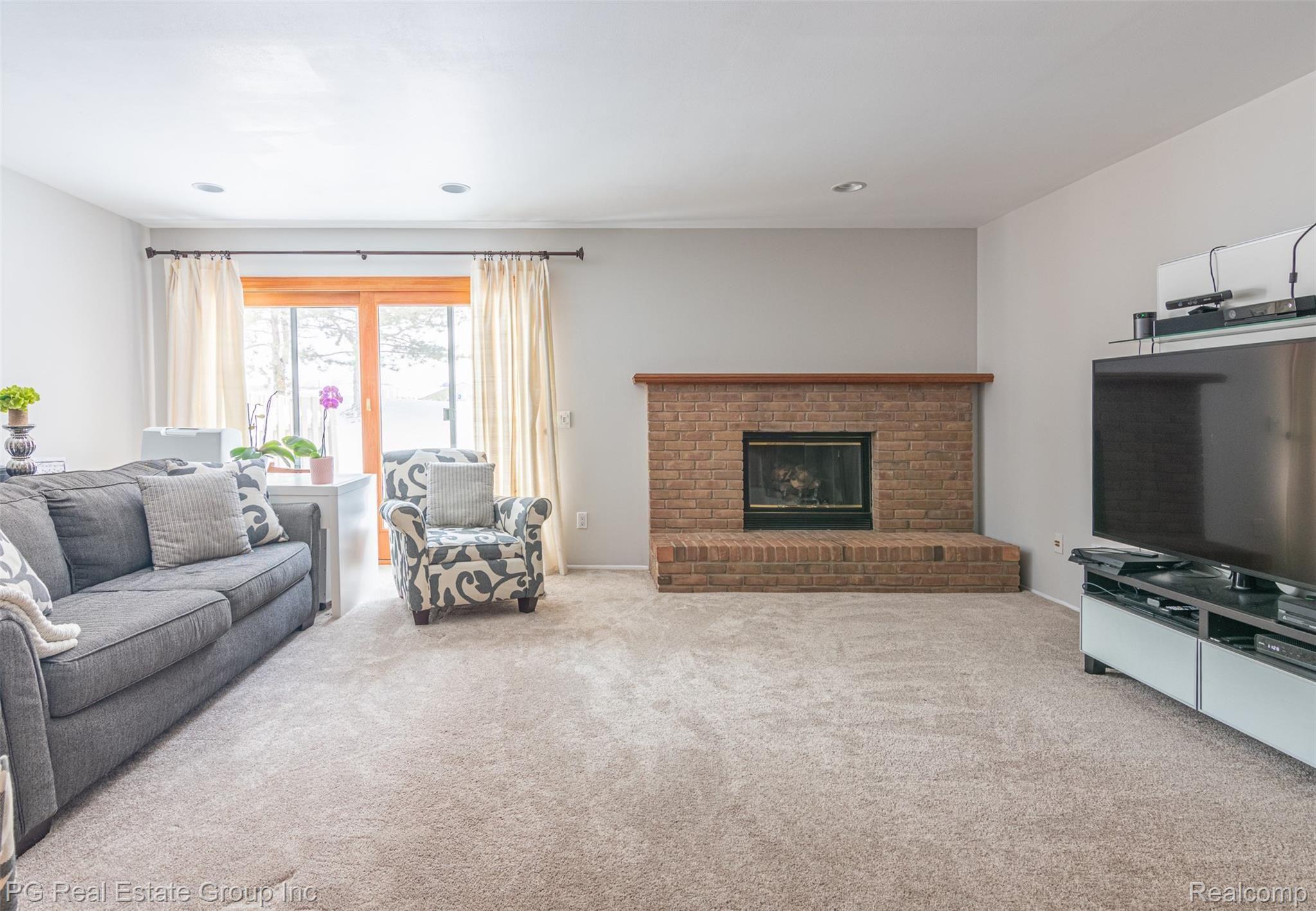 554 Tennyson Rochester, MI 48307 - Photo 6 of 28 554 Tennyson-6.jpg