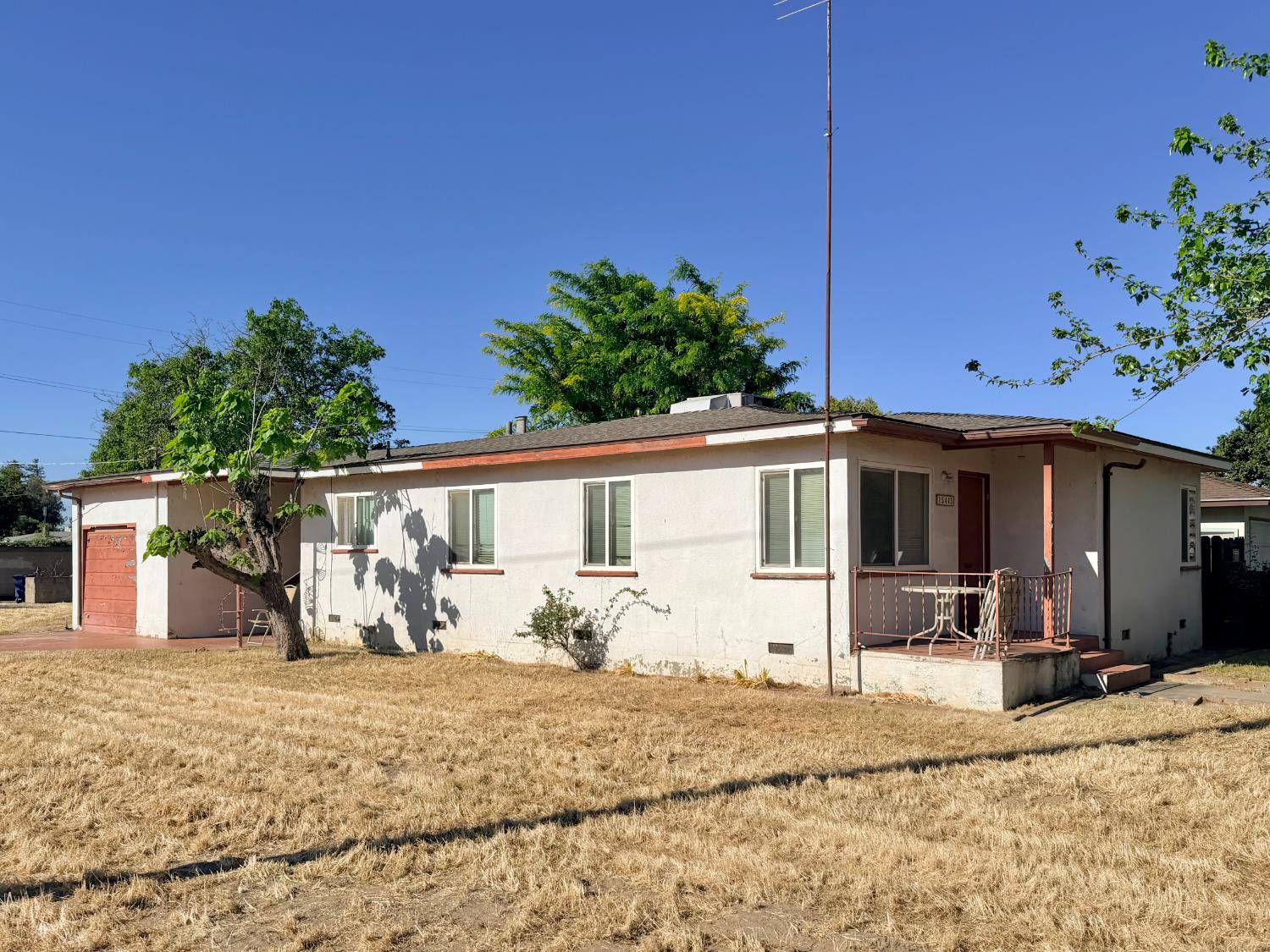 15445 West E Street Kerman, CA 93630 - Photo 3 of 12 a view of a house with a yard