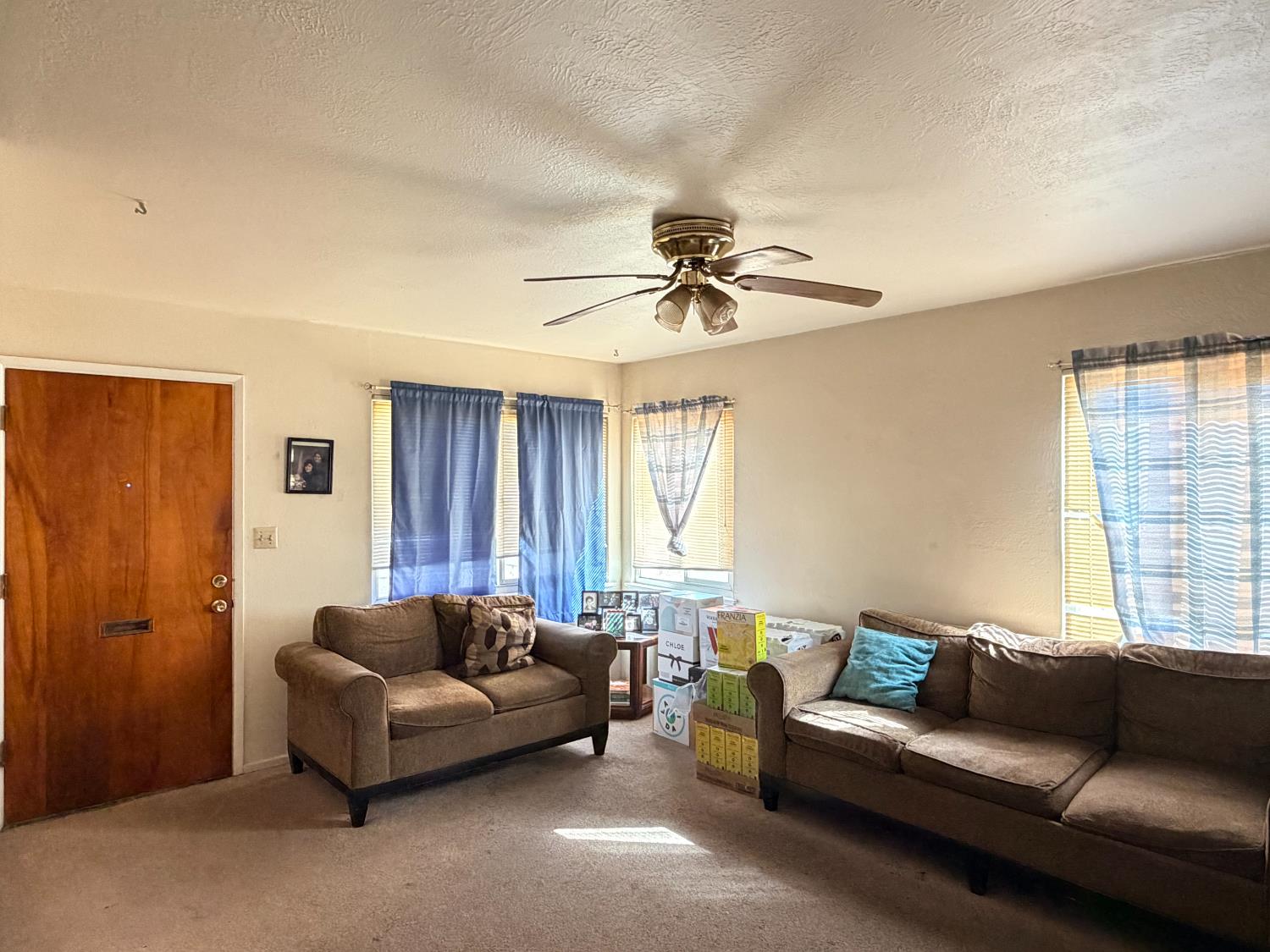 15445 West E Street Kerman, CA 93630 - Photo 4 of 12 a living room with furniture and a window