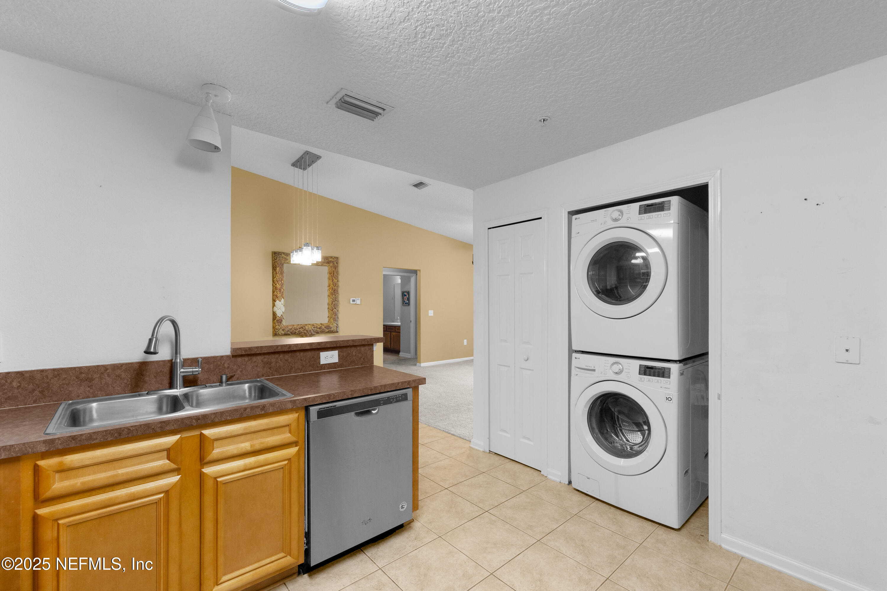 2784 Golden Lake Loop St. Augustine, FL 32084 - Photo 22 of 32 a kitchen with a sink and a washer dryer