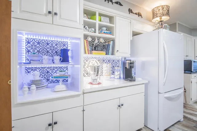 a view of a house with backyard and garden