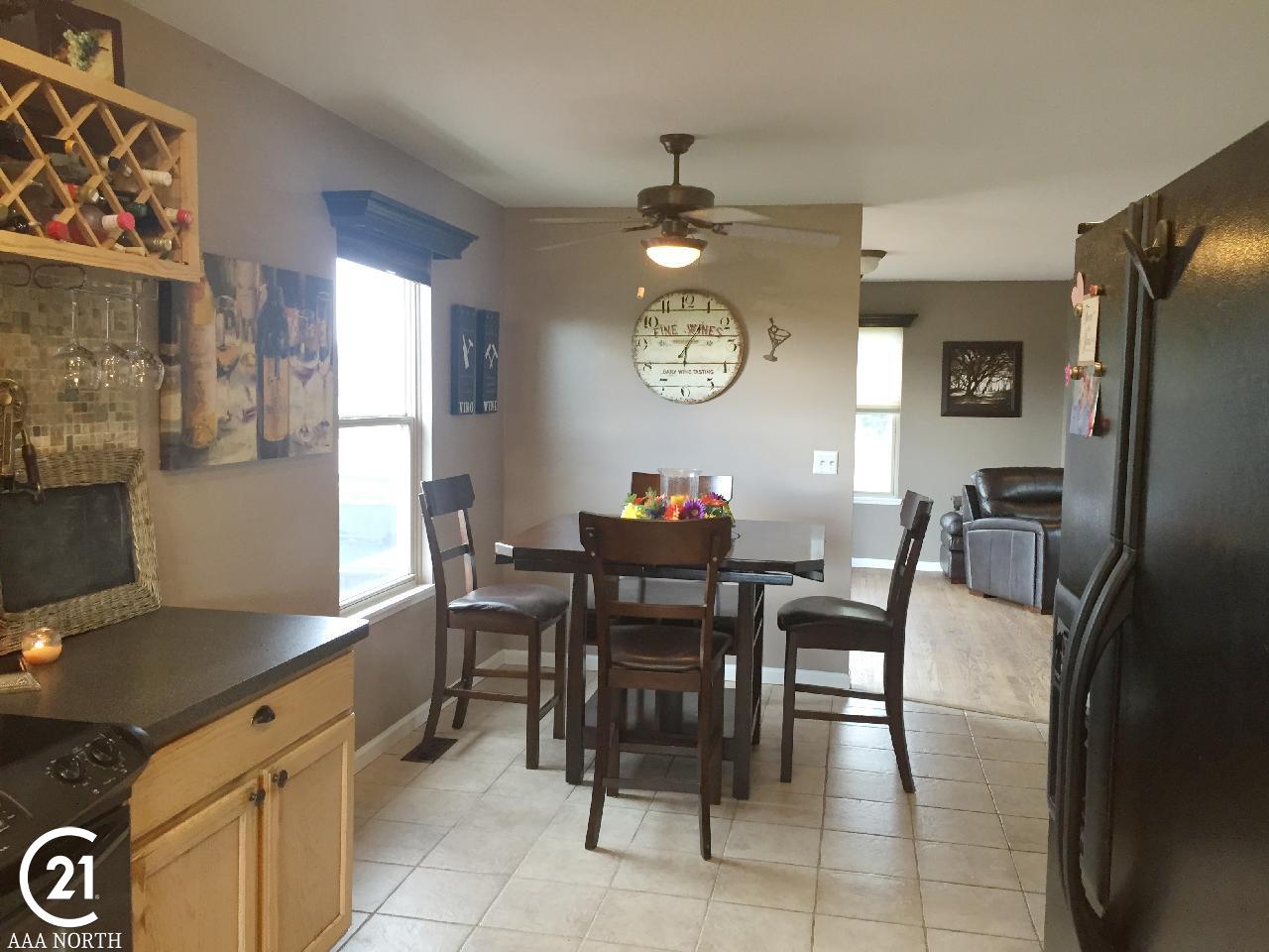 15724 Donald Road Capac, MI 48014 - Photo 23 of 48 eating area