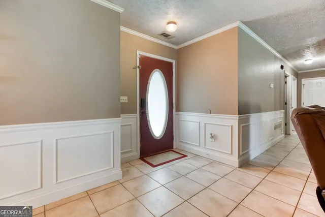 a view of a walk in closet