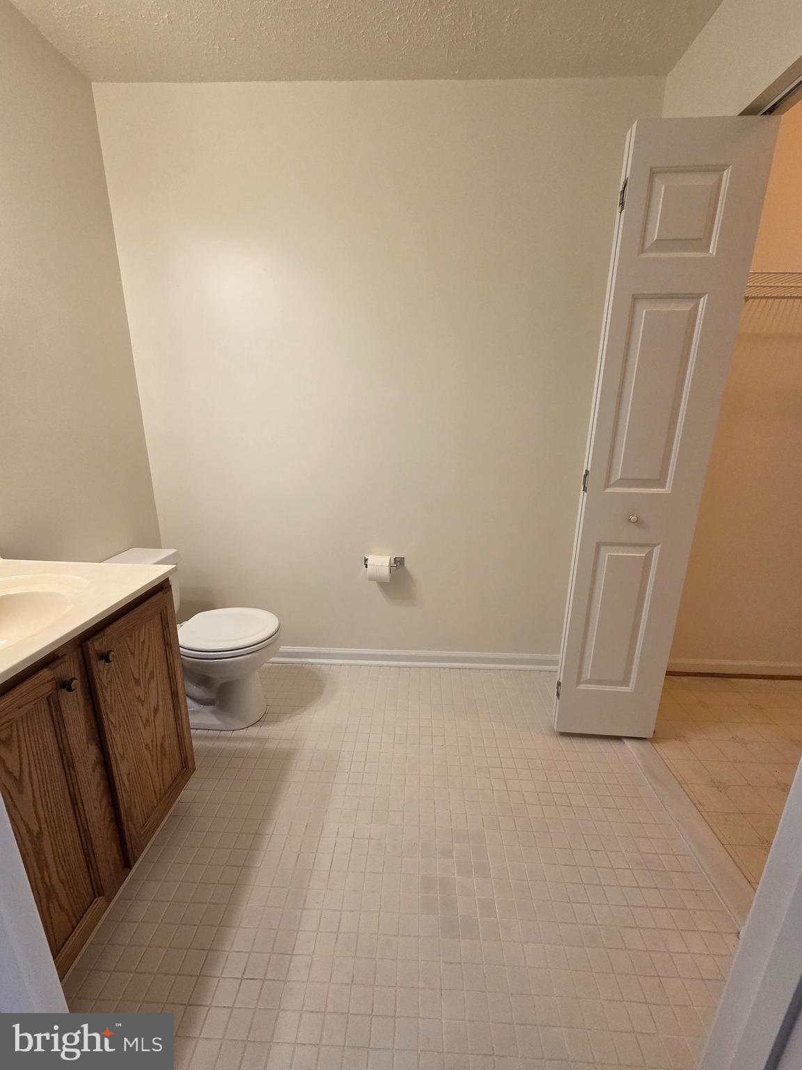 6391 Rutherford Court, Unit D Frederick, MD 21703 - Photo 14 of 17 HALL HALF BATH