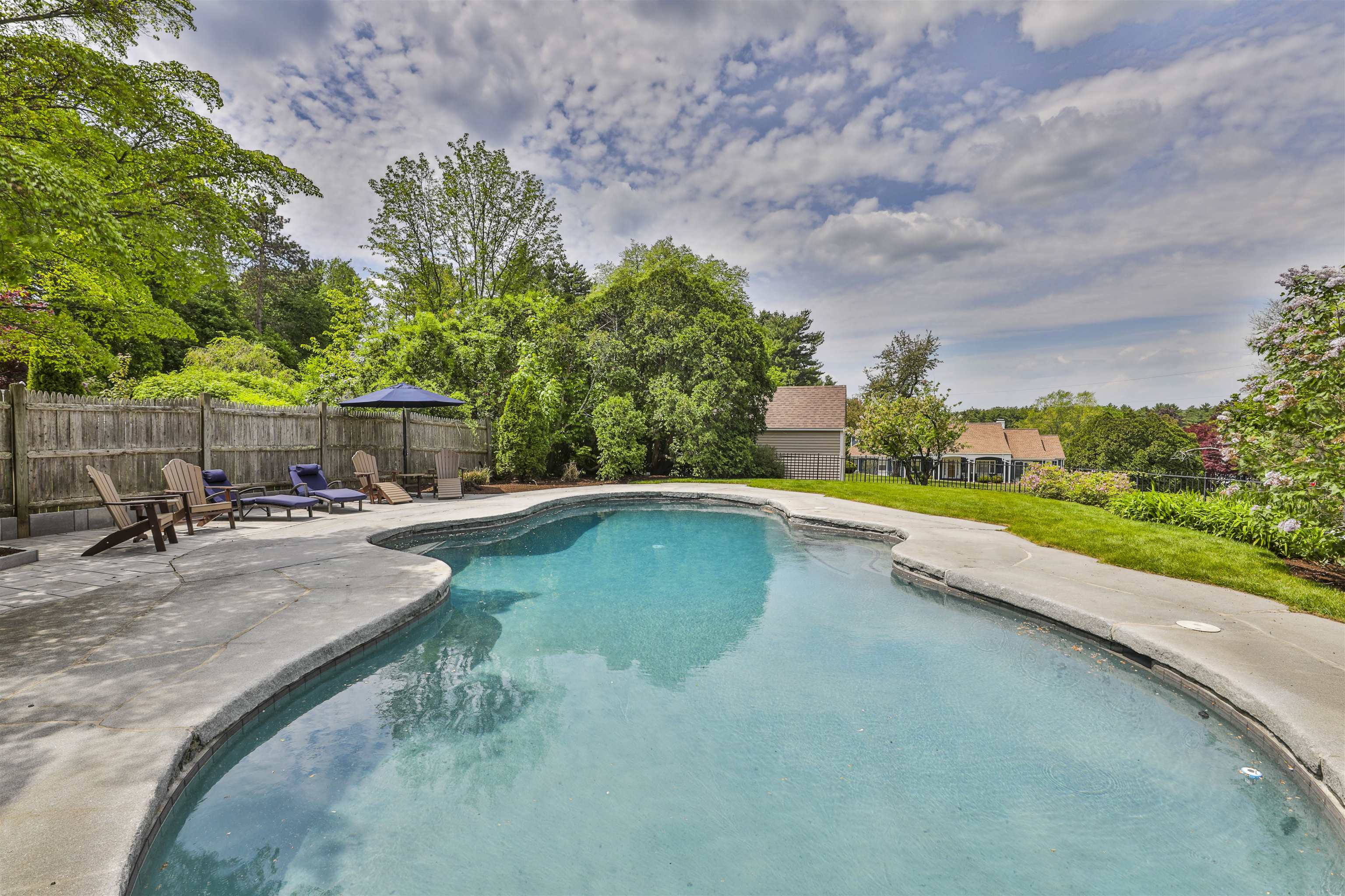 135 Ridge Road Manchester, NH 03104 - Photo 14 of 56 Gallery Image 14