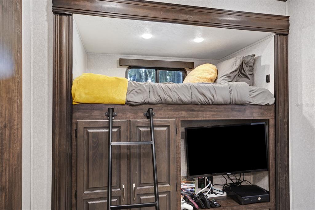 305 Linden Drive, Unit FIFTH WHEEL Ellenton, FL 34222 - Photo 12 of 18