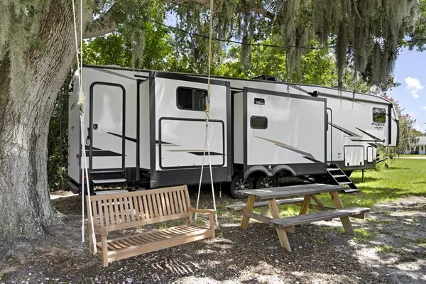 $2,500 | 305 Linden Drive, Unit FIFTH WHEEL, Ellenton, FL 34222