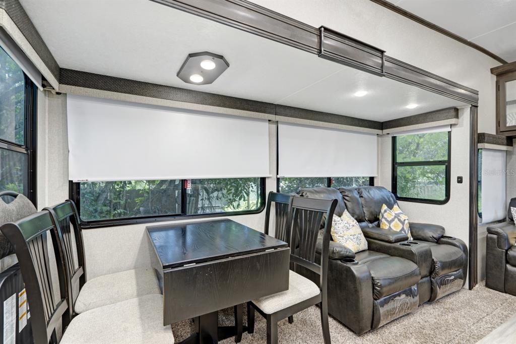 305 Linden Drive, Unit FIFTH WHEEL Ellenton, FL 34222 - Photo 4 of 18