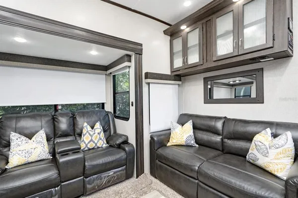$2,500 | 305 Linden Drive, Unit FIFTH WHEEL, Ellenton, FL 34222